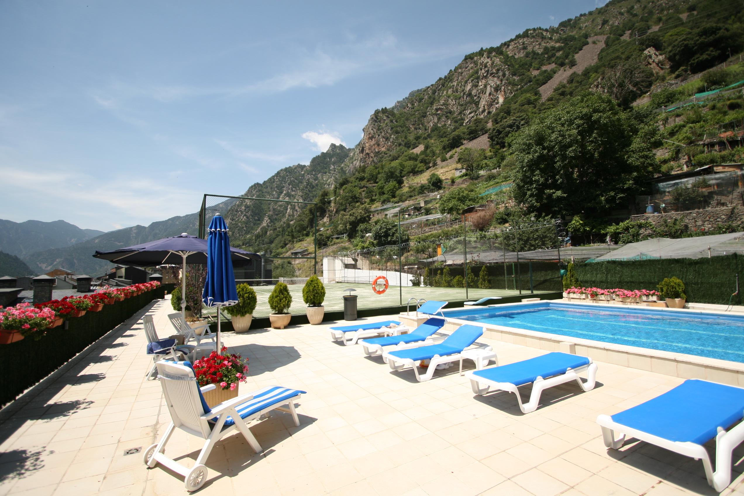 Hotel Pyrenees Andorra la Vella Exteriör bild